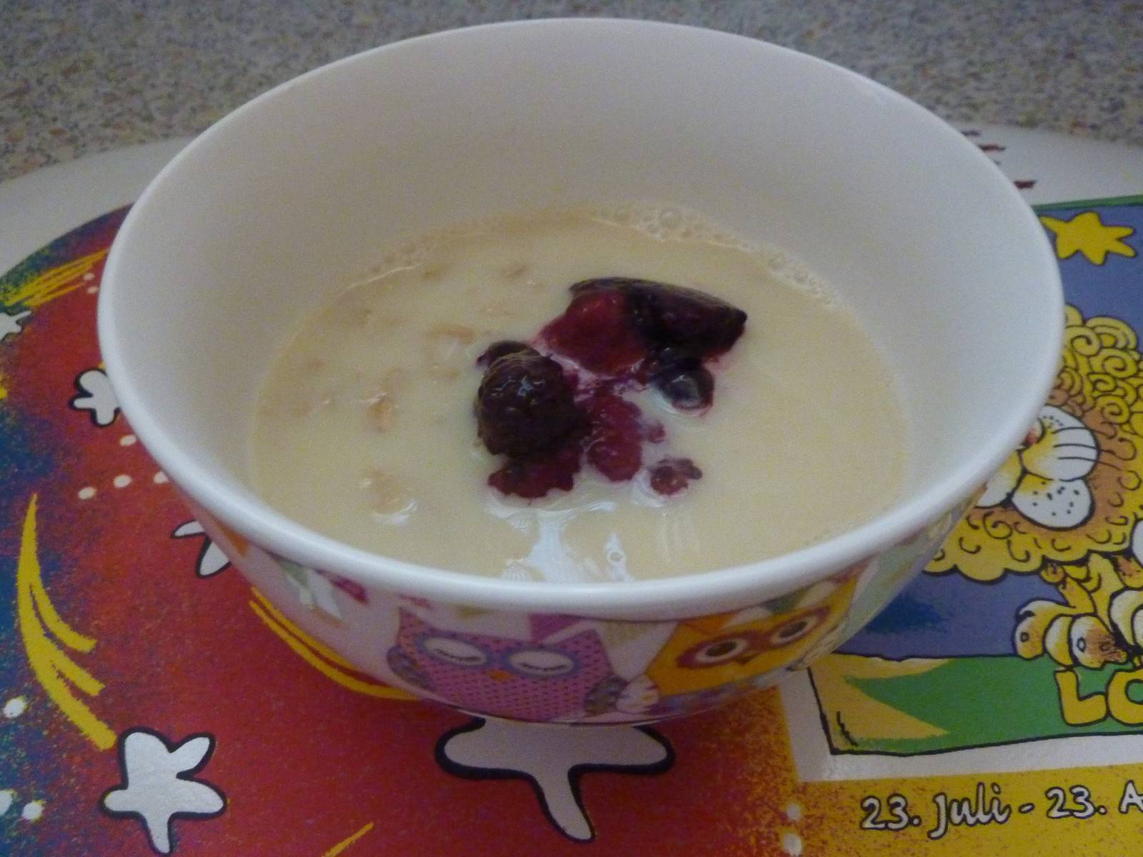 Veganer Porridge mit Erdbeeren