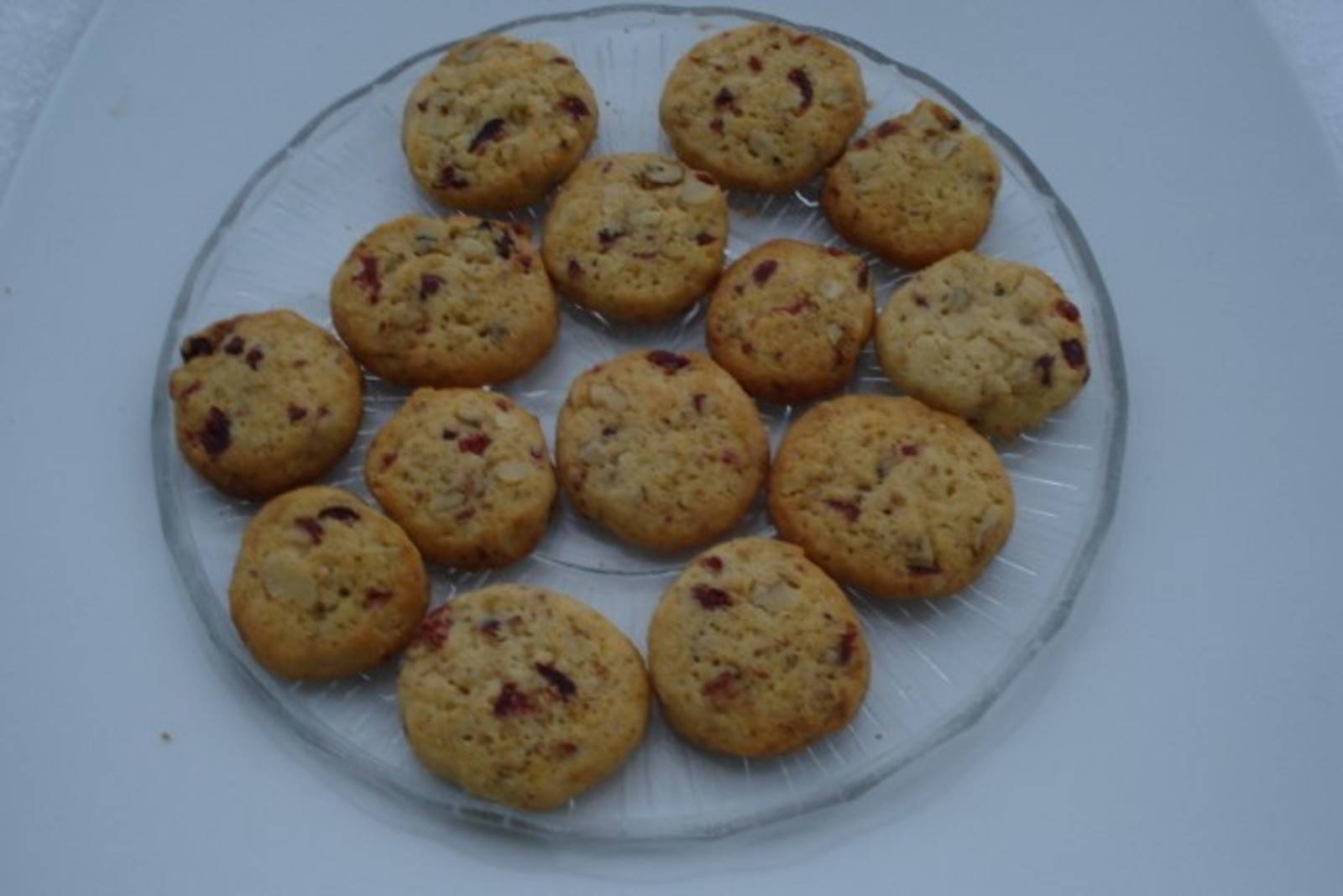 Nuss-Kekse mit Cranberries