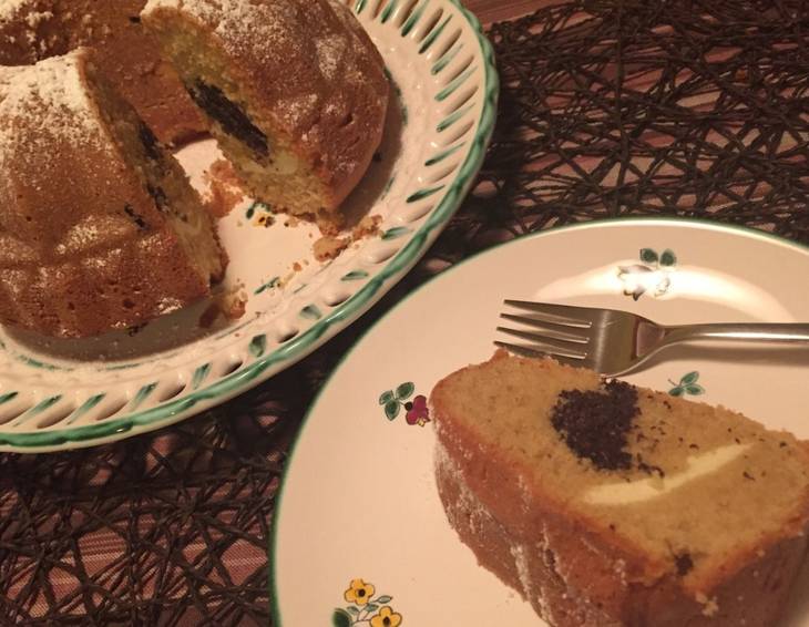 Grießguglhupf mit Topfen-Mohnfüllung Grießguglhupf mit Topfen-Mohnfüllung