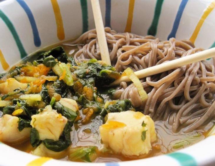 Pho mit Fisch und Soba-Nudeln