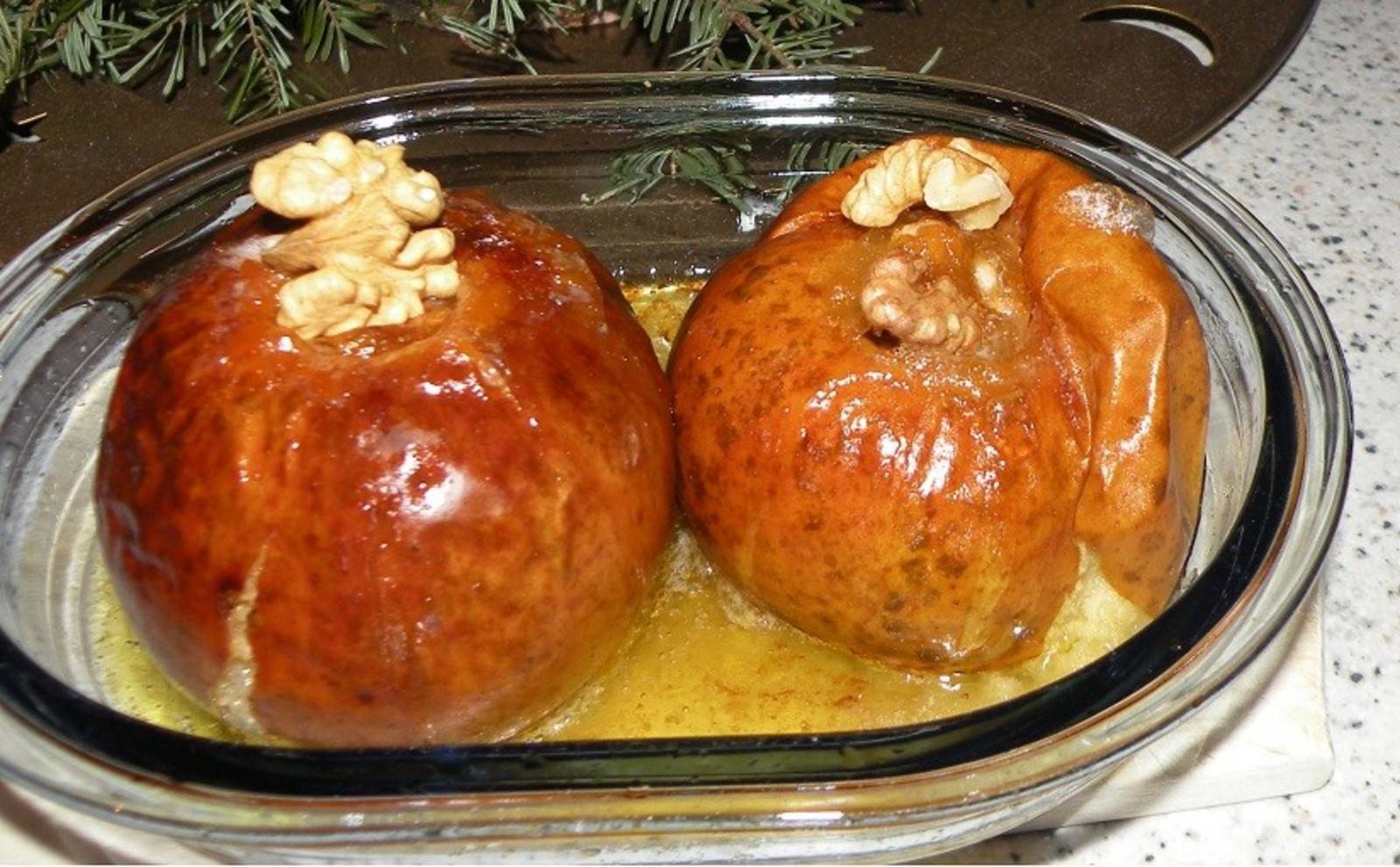 Bratäpfel mit Marzipan-Nussfüllung Rezept - ichkoche.de Bratäpfel mit Marzipan-Nussfüllung Rezept - ichkoche.de