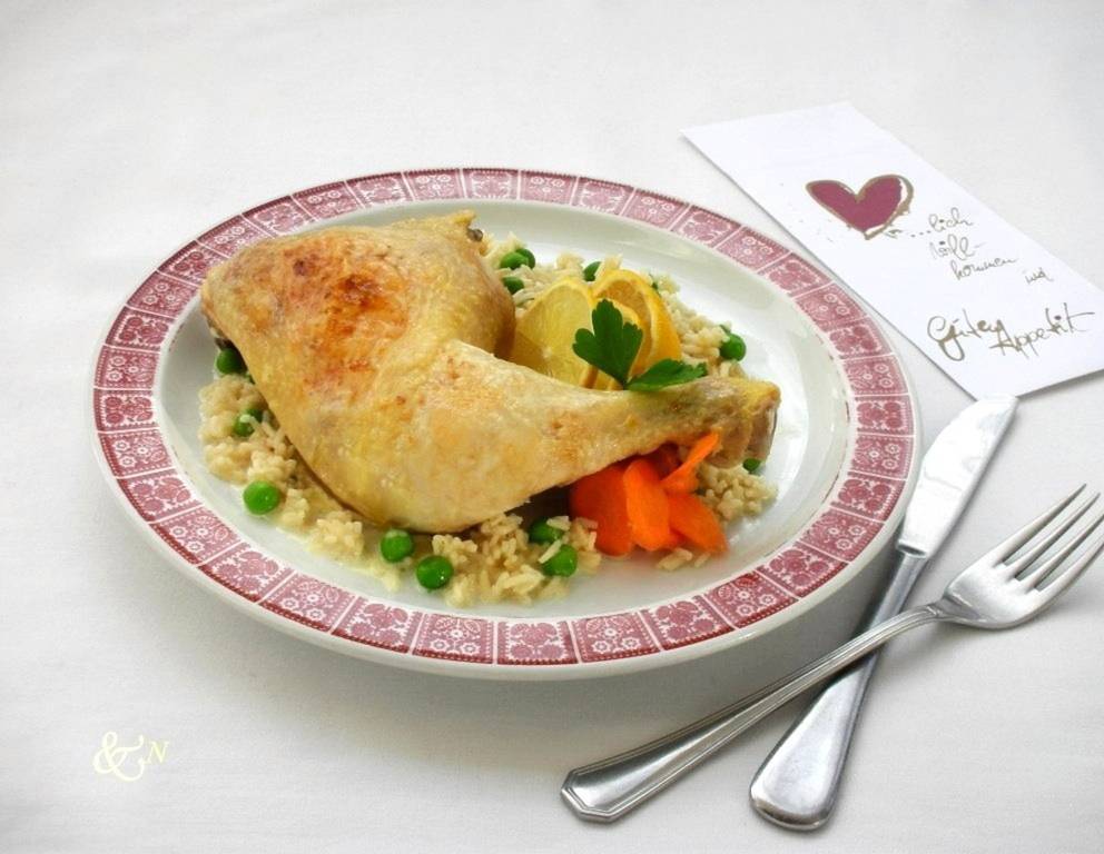 Hendlkeulen in Milch und Zitrone gegart mit Erbsen-Vanille-Reis Hendlkeulen in Milch und Zitrone gegart mit Erbsen-Vanille-Reis