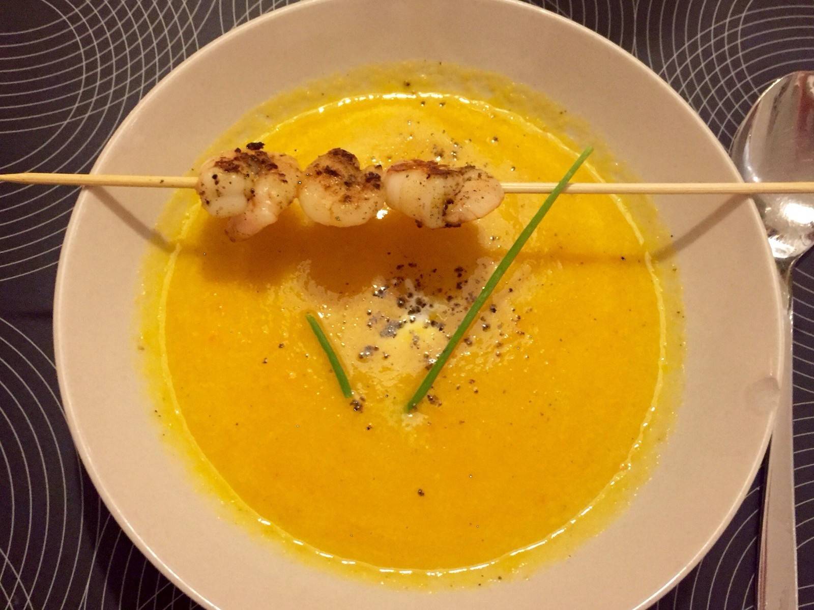 Karottencremesuppe mit Limetten und Ingwer Rezept - ichkoche.ch Karottencremesuppe mit Limetten und Ingwer Rezept - ichkoche.ch