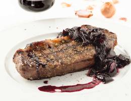 Steak mit Rotweinschalotten Steak mit Rotweinschalotten