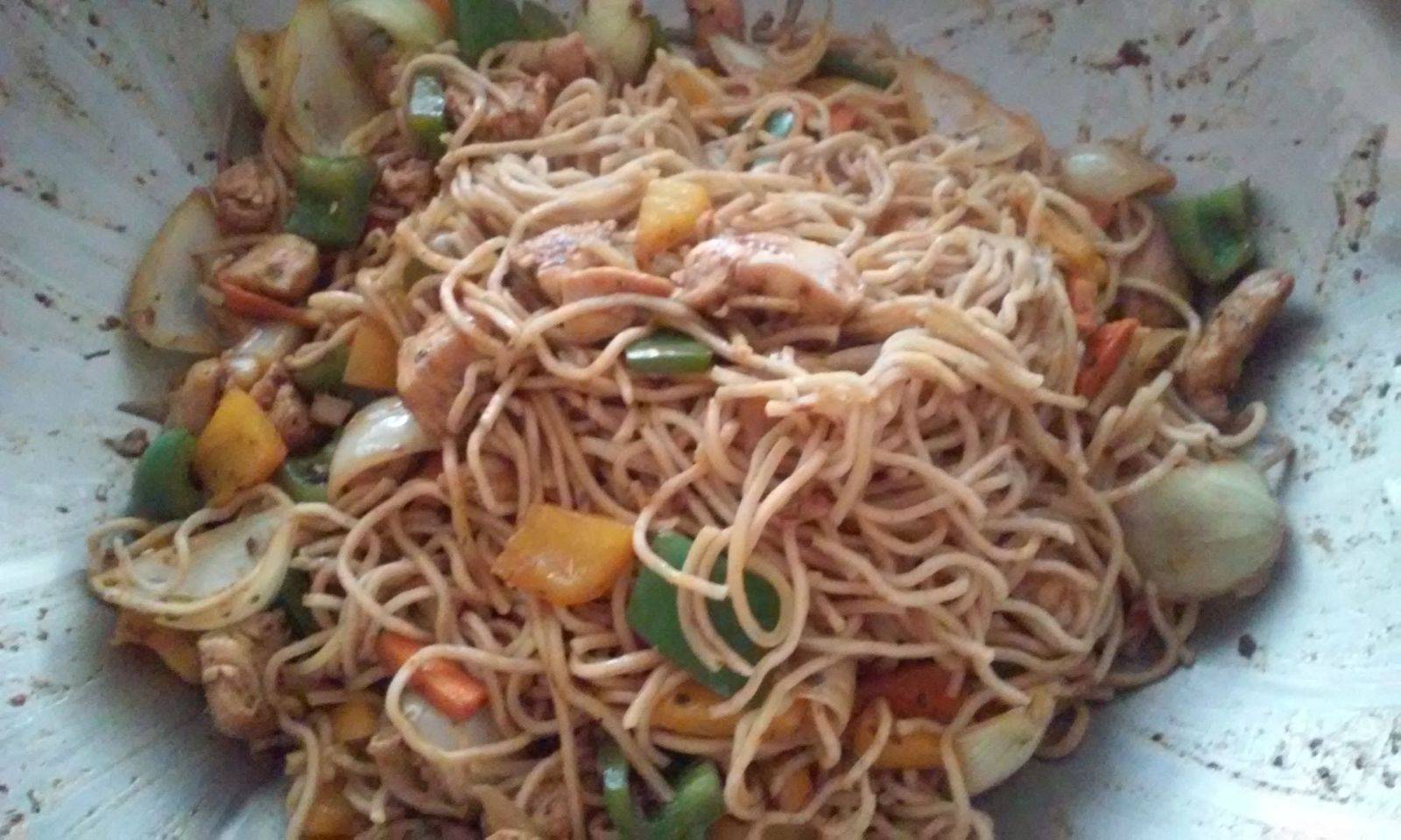 Hühner-Nudel-Wok Rezept - ichkoche.de