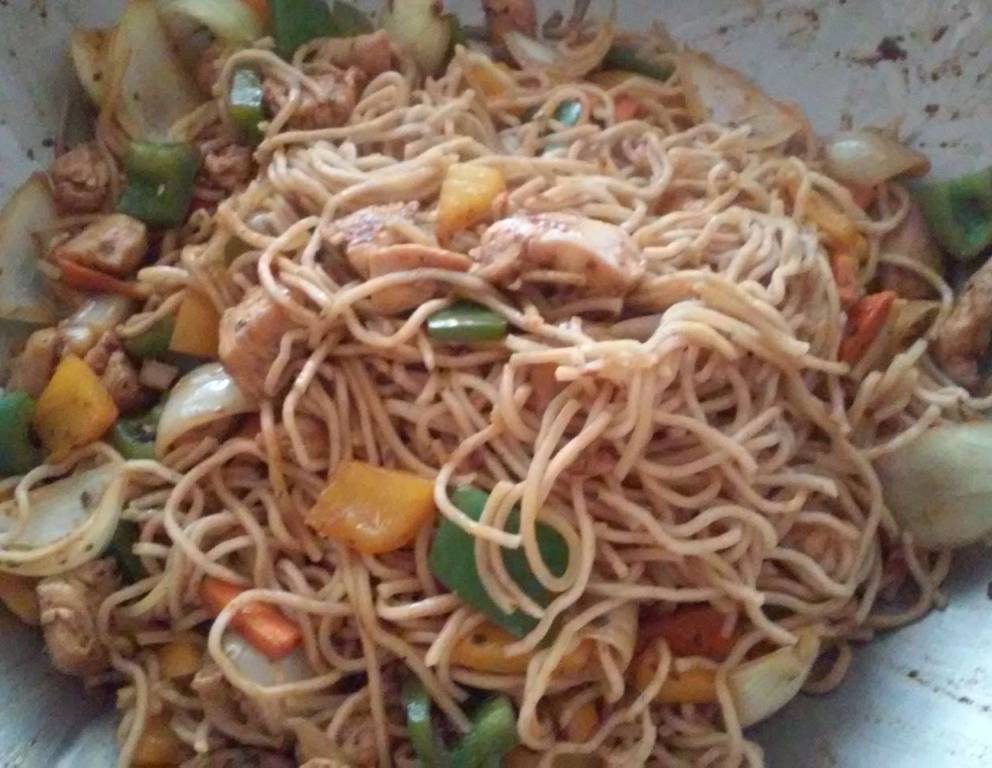 Hühner-Nudel-Wok Hühner-Nudel-Wok