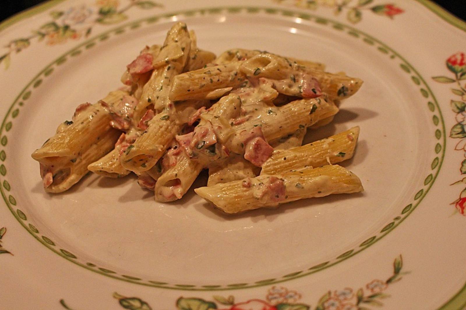 Cremige Kräuter-Pasta à la Carbonara