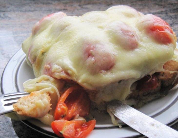 Überbackener Tomaten-Mozzarella Toast Überbackener Tomaten-Mozzarella Toast