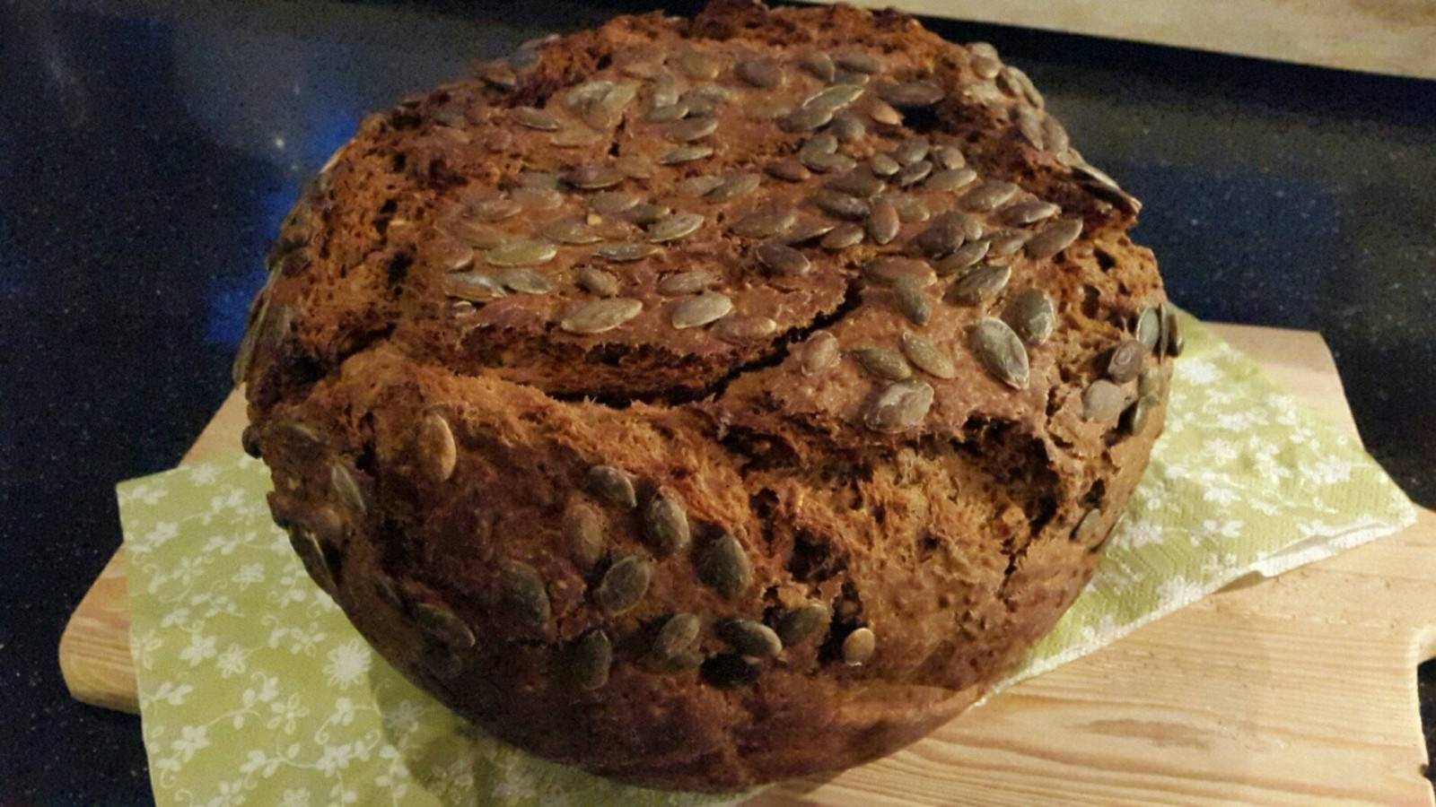 Waldkornbrot mit Joghurt