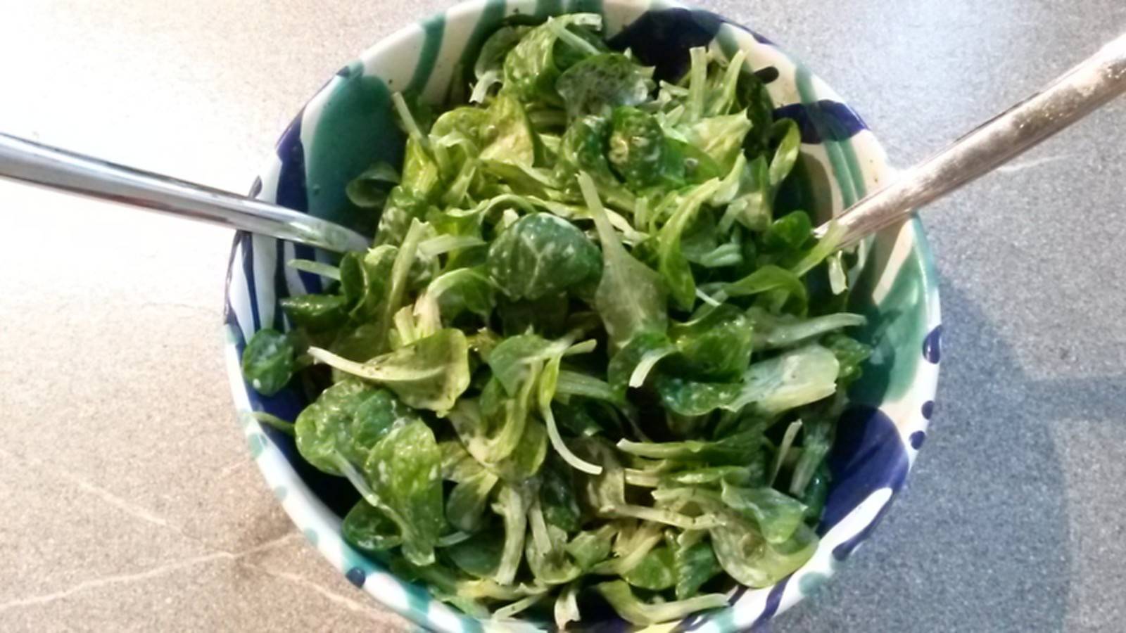 Vogerlsalat mit Bärlauchdressing Rezept - ichkoche.de