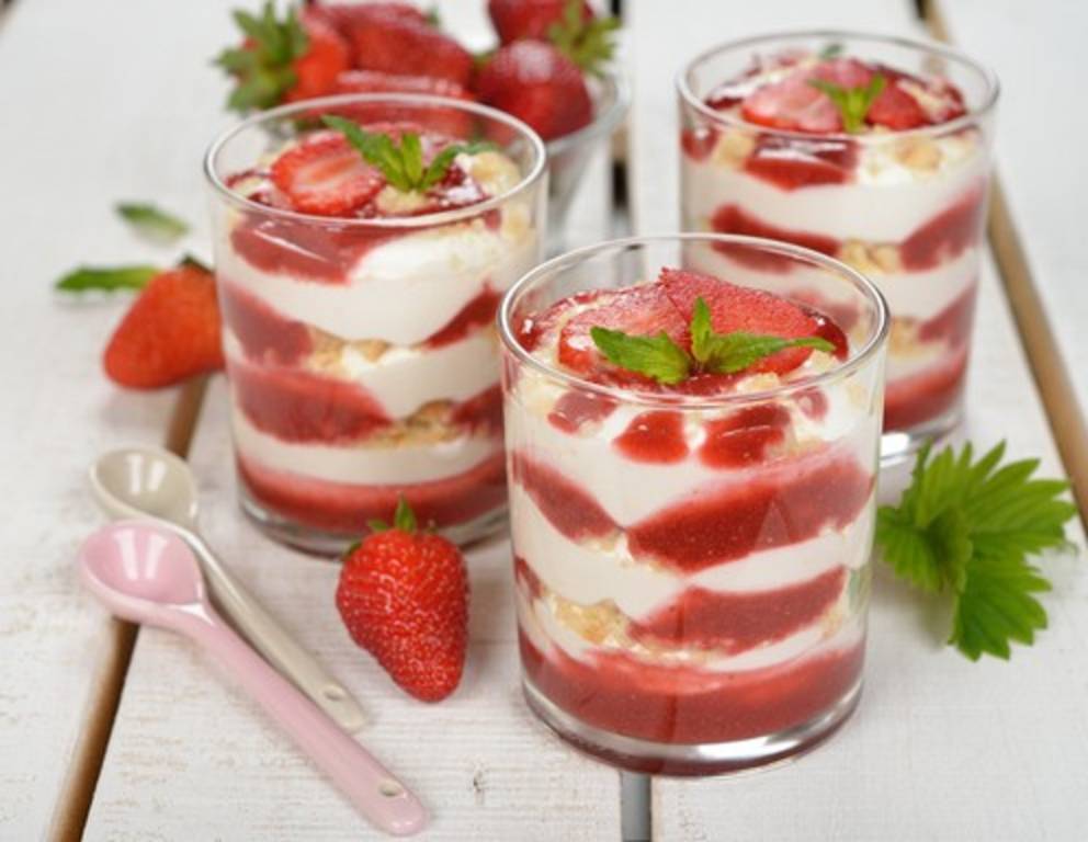 Erdbeer-Mascarpone-Schichtdessert Erdbeer-Mascarpone-Schichtdessert