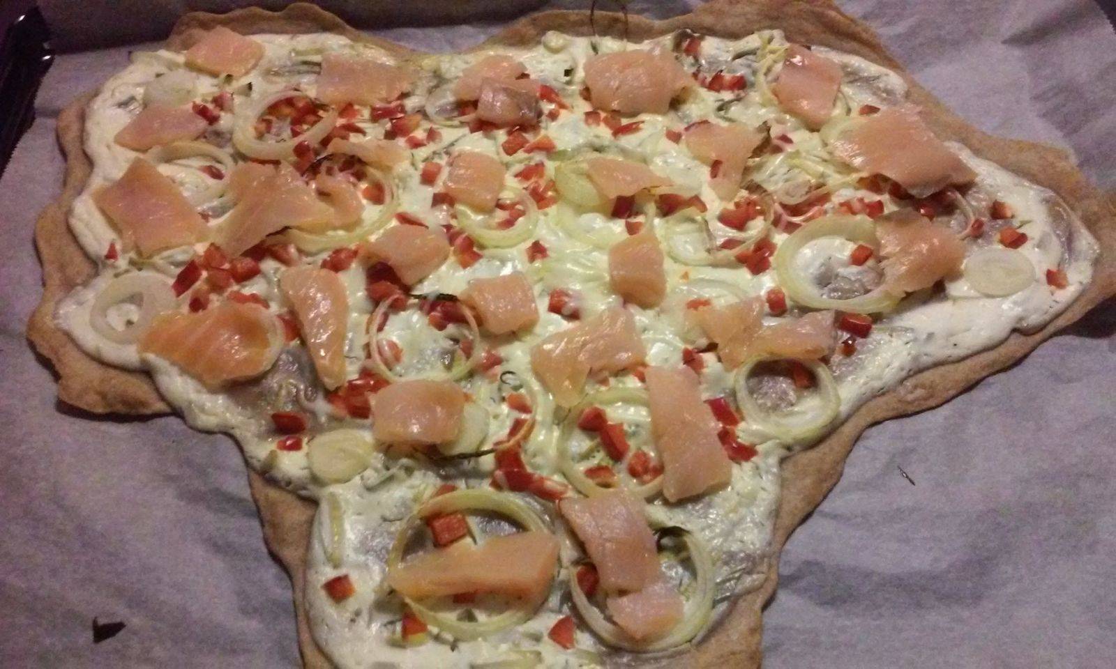 Vollkorn-Flammkuchen mit Lachs