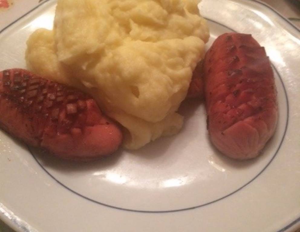 Knacker mit Erdäpfelpüree Knacker mit Erdäpfelpüree