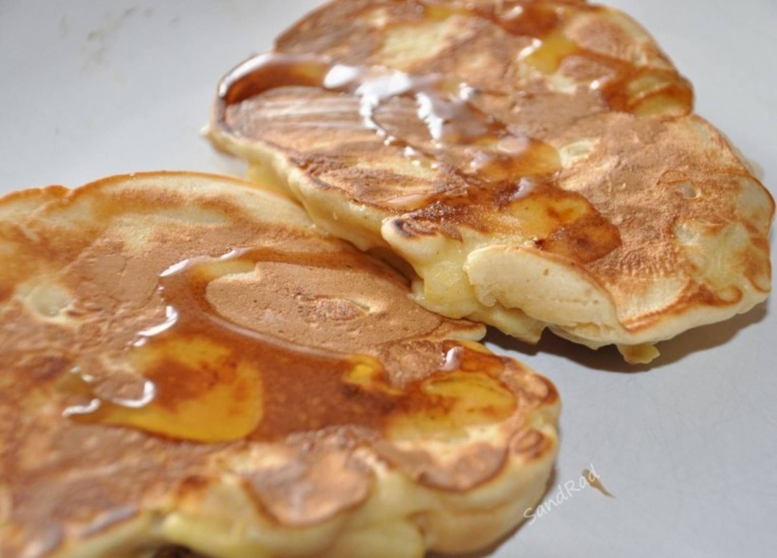 Apfel-Pancakes mit Ahornsirup Rezept - ichkoche.de
