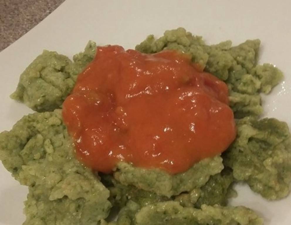 Spinatnockerl mit Tomatensauce Spinatnockerl mit Tomatensauce