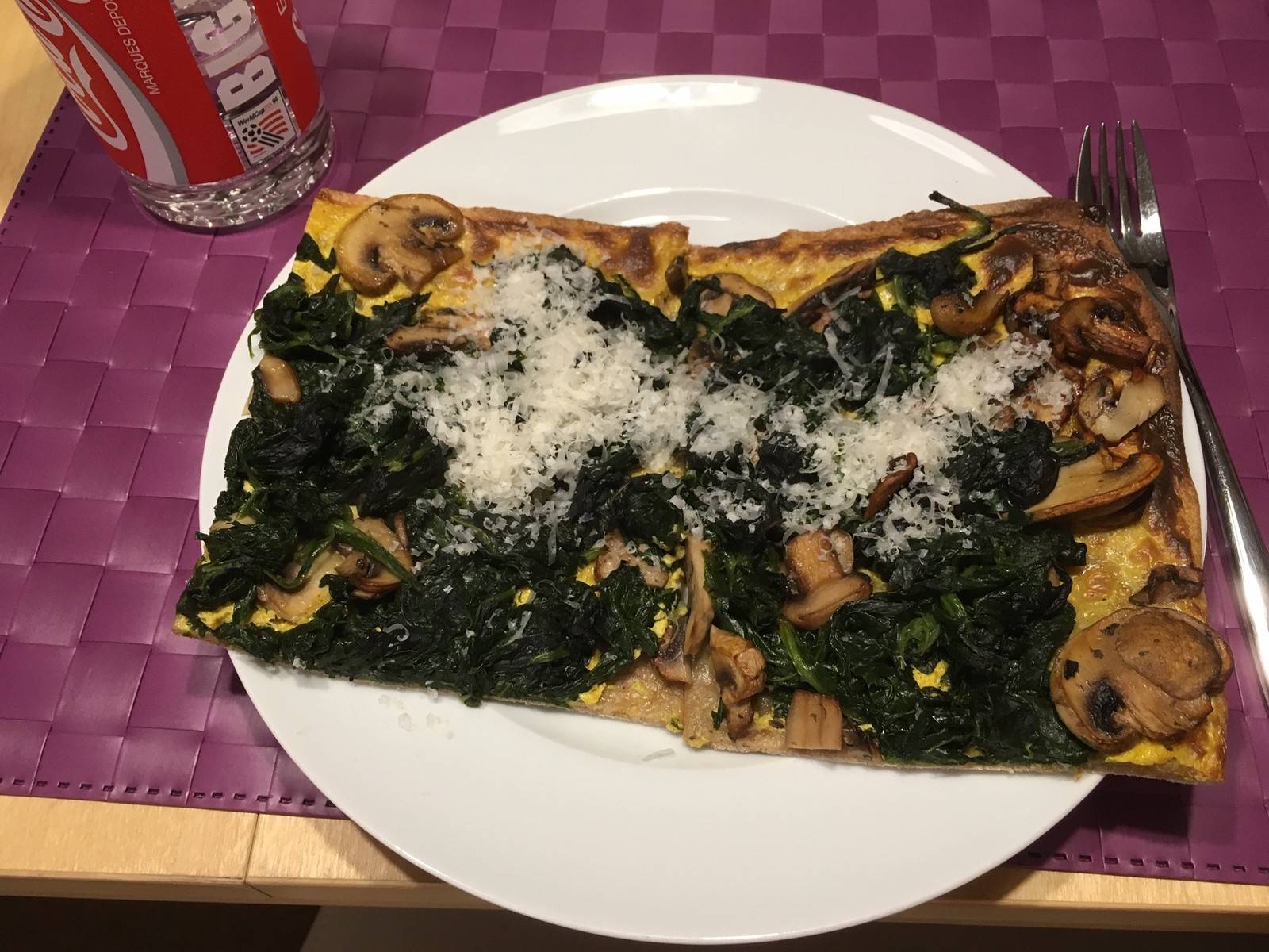 Pizza mit Pilzen und Spinat Rezept - ichkoche.ch Pizza mit Pilzen und Spinat Rezept - ichkoche.ch