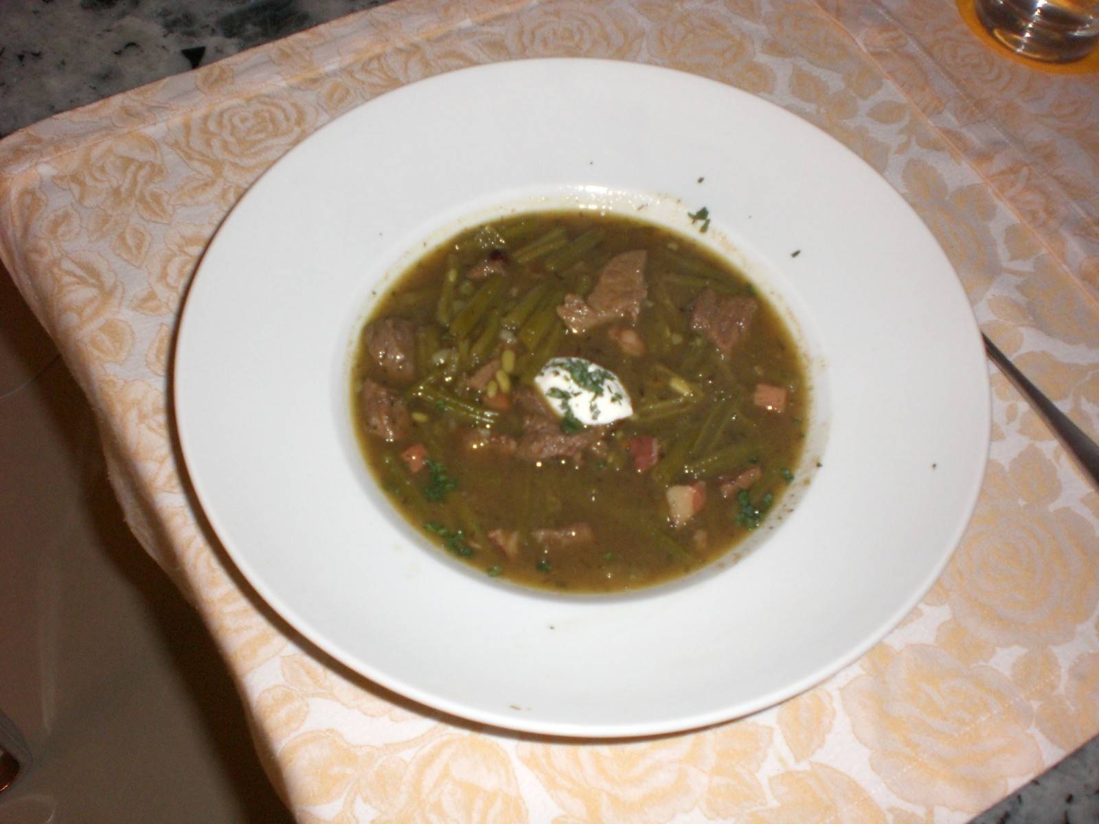 Grüne Bohnensuppe mit Fleisch