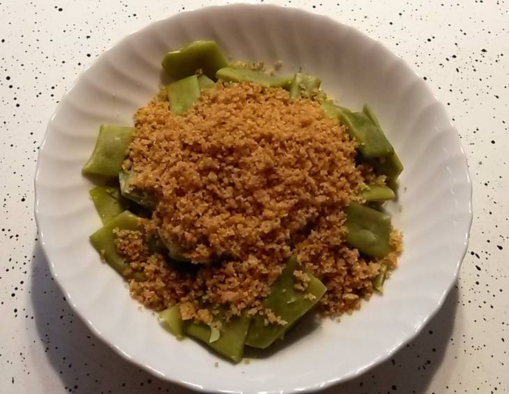 Fisolen mit Knoblauchbröseln Fisolen mit Knoblauchbröseln