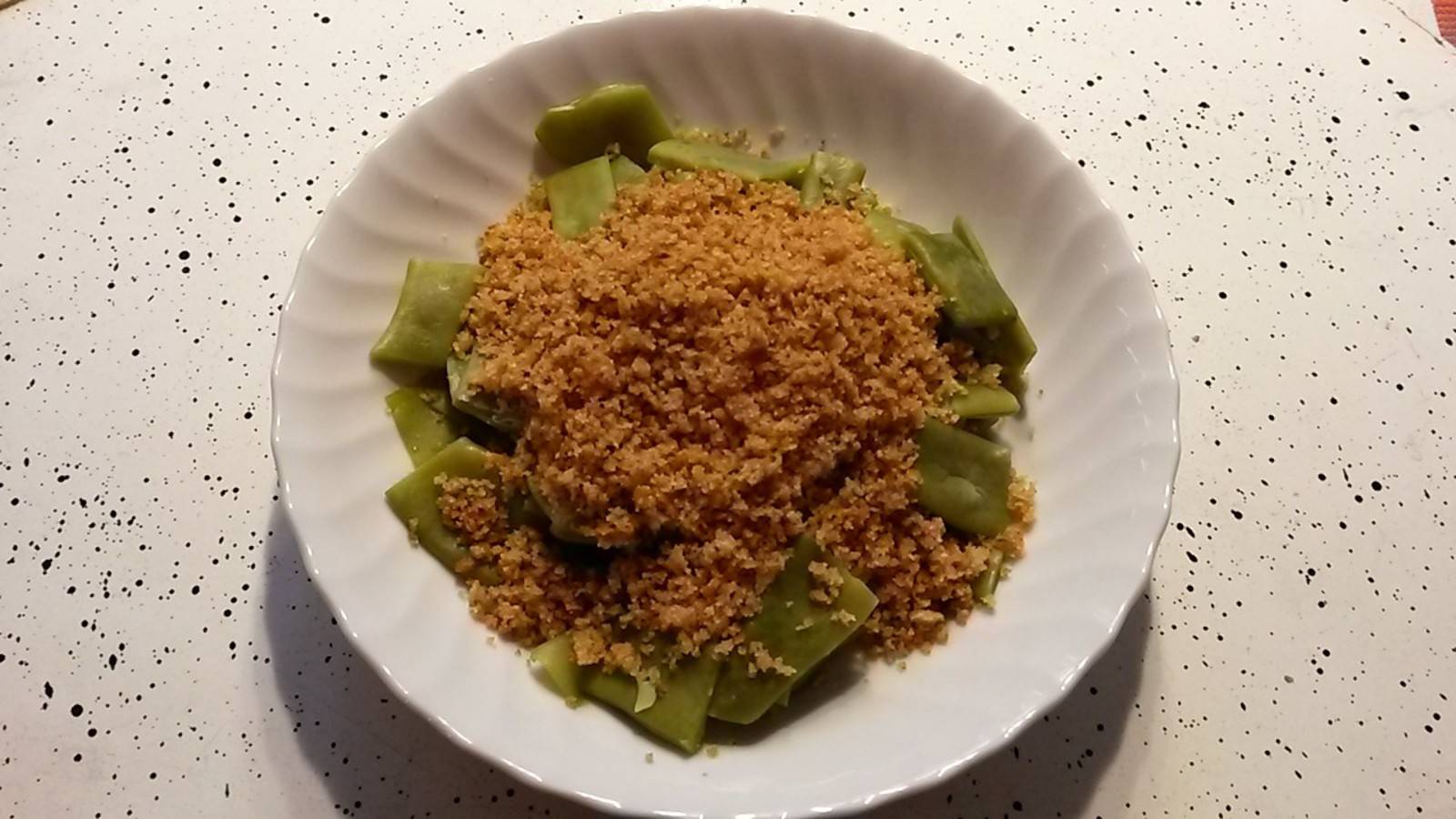 Fisolen mit Knoblauchbröseln Rezept - ichkoche.de Fisolen mit Knoblauchbröseln Rezept - ichkoche.de