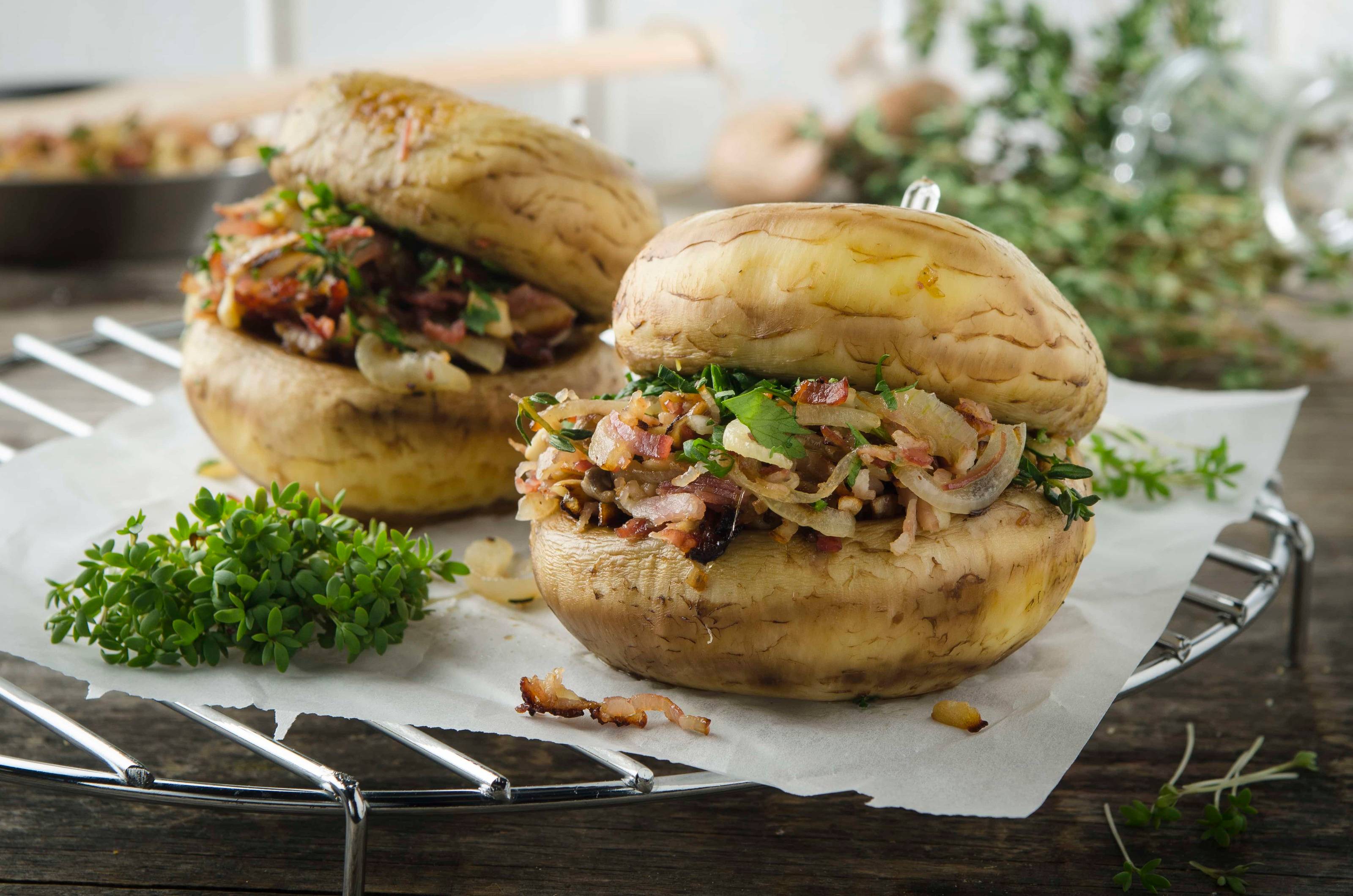 BBQ-Pilzburger mit Speckfülle Rezept