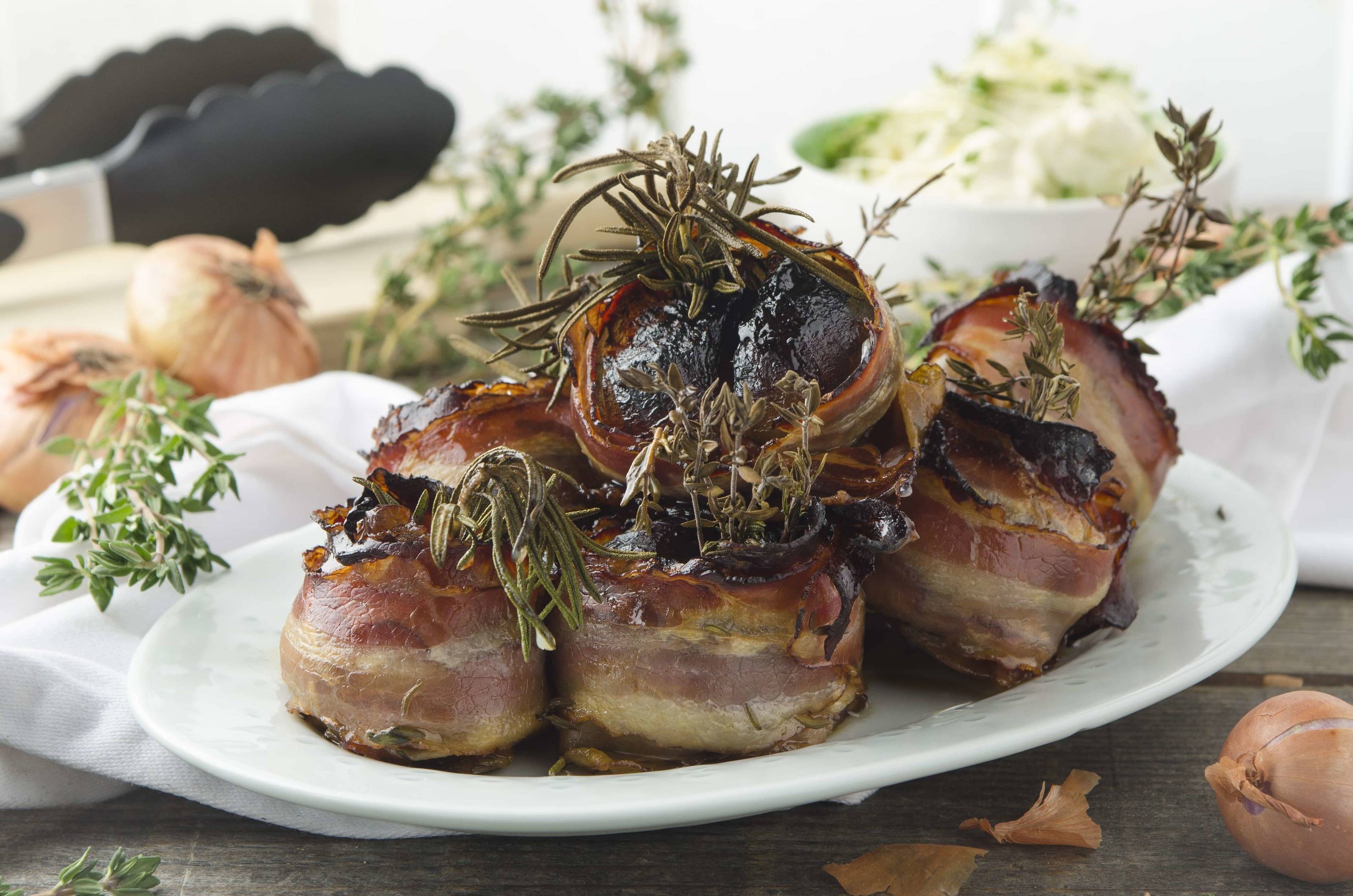 Geschmorte Speck-Schalotten am Spieß Rezept