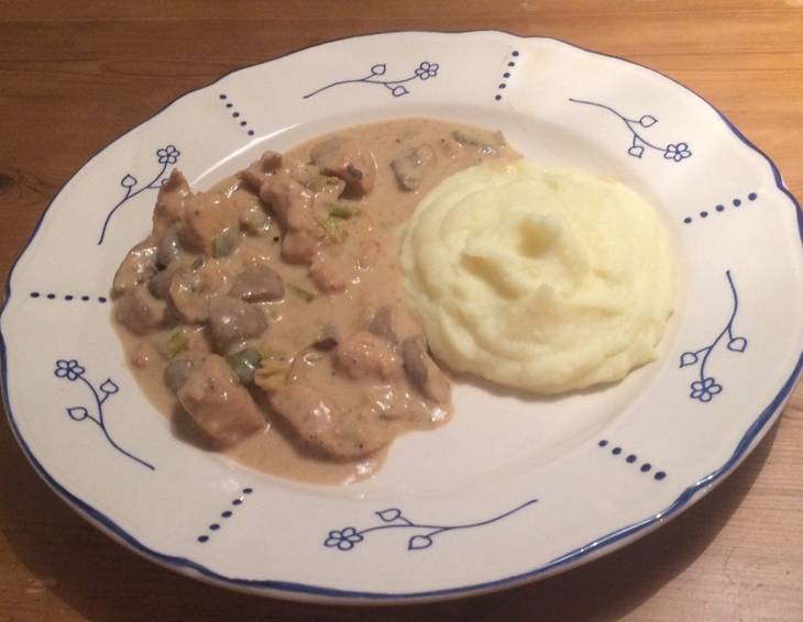 Hühnergeschnetzeltes in Champignonsauce