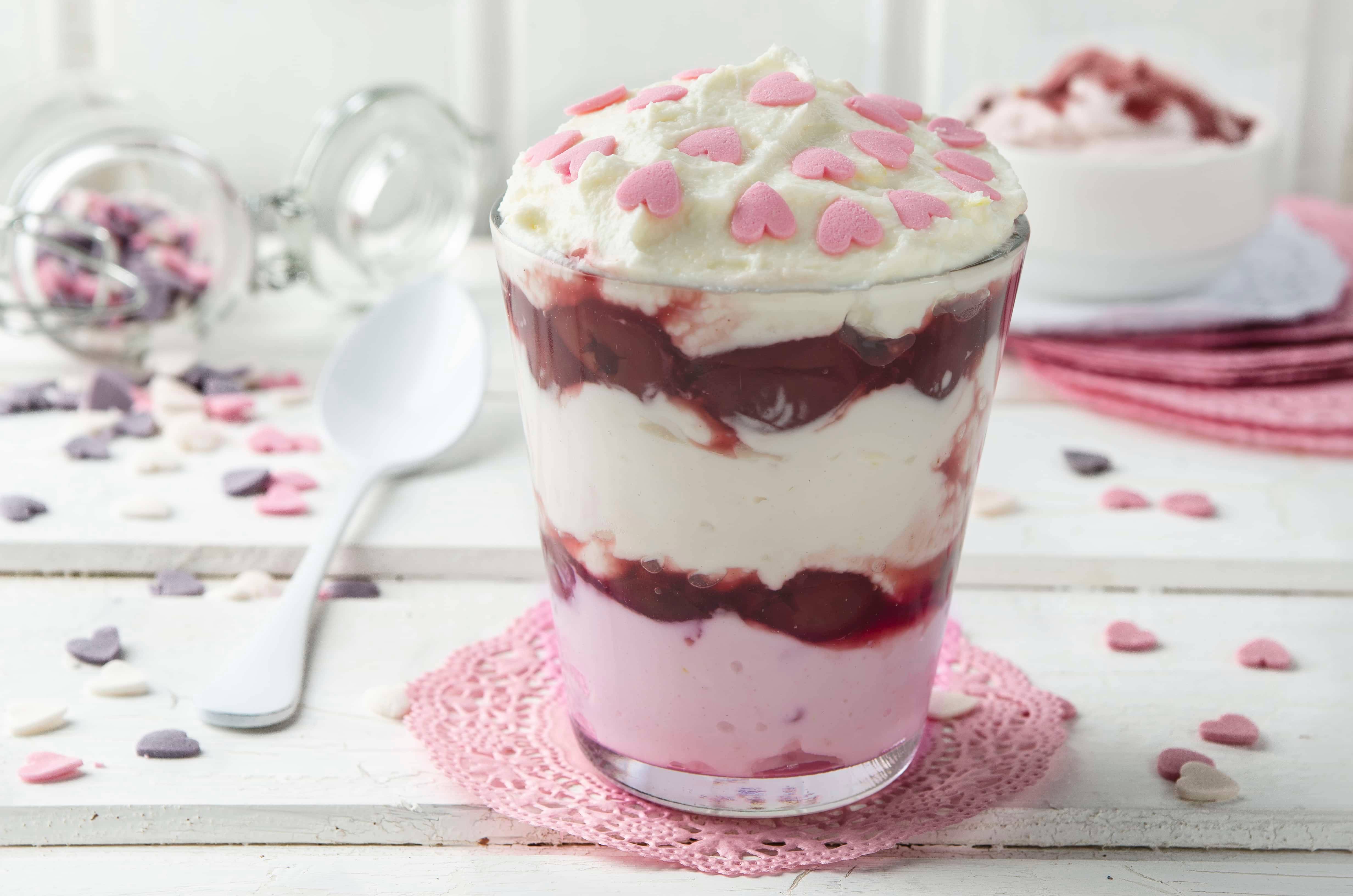 Topfen-Kirschen-Schichtdessert Rezept
