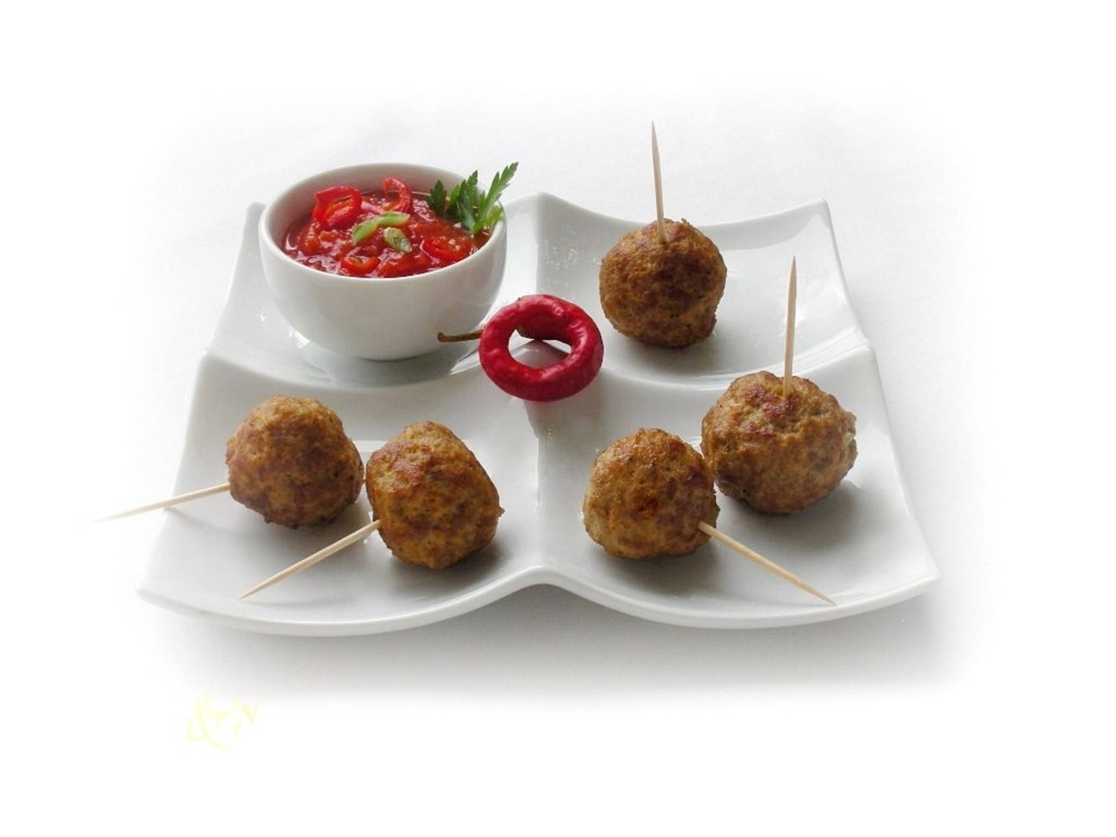 Fleischbällchen mit scharfer Sauce Rezept - ichkoche.de